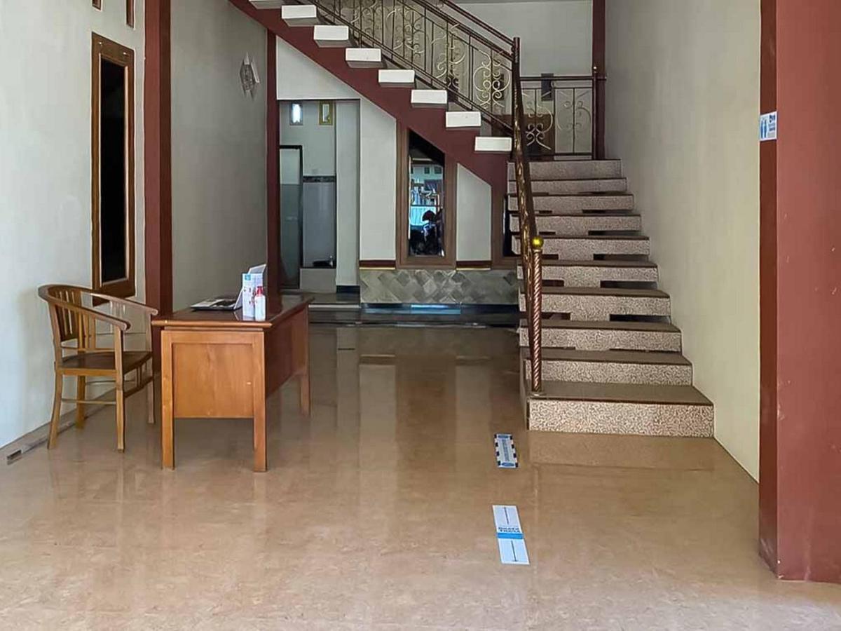 Palace Syariah Homestay Redpartner Banyuwangi  Exterior photo