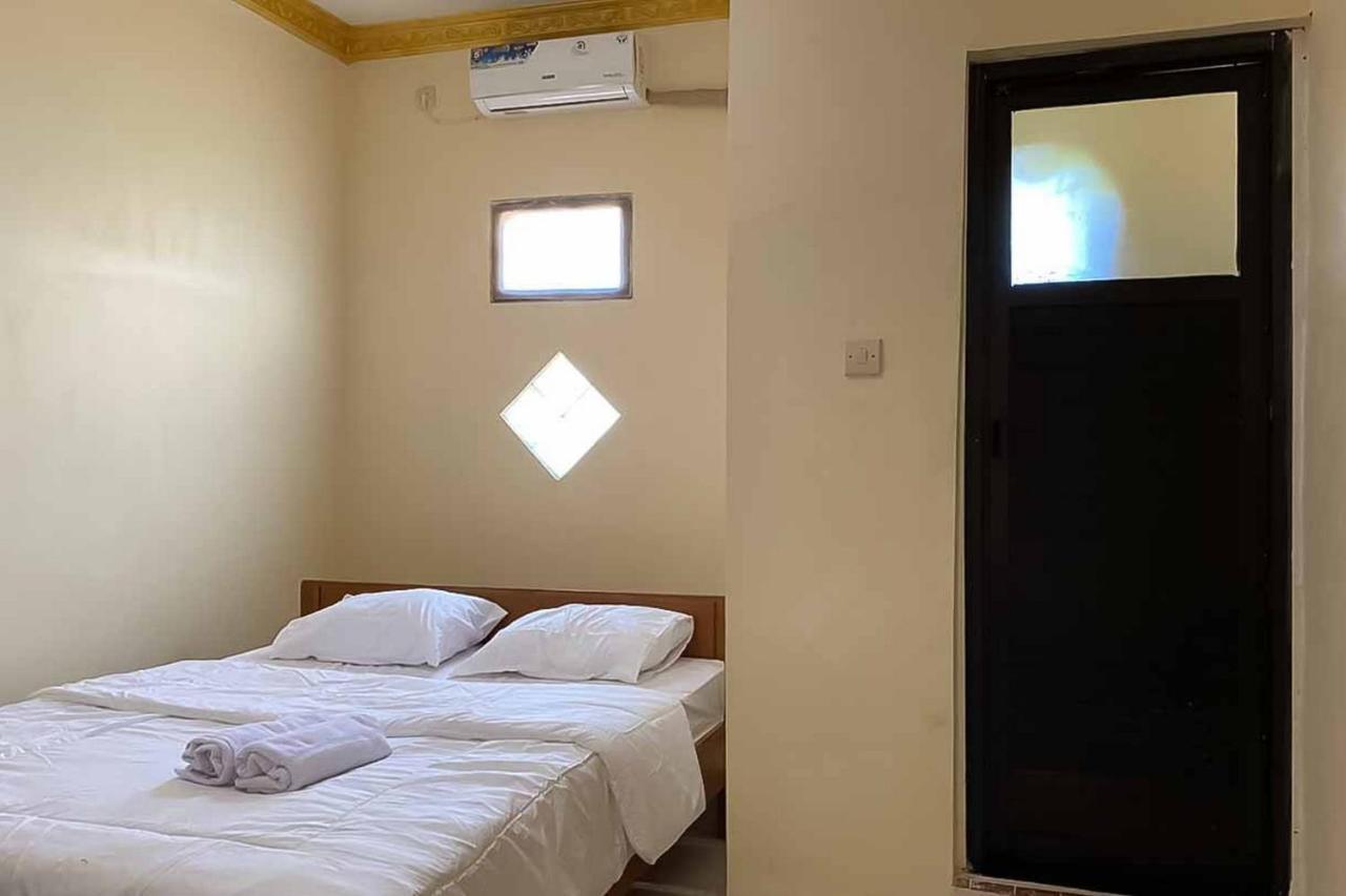 Palace Syariah Homestay Redpartner Banyuwangi  Exterior photo